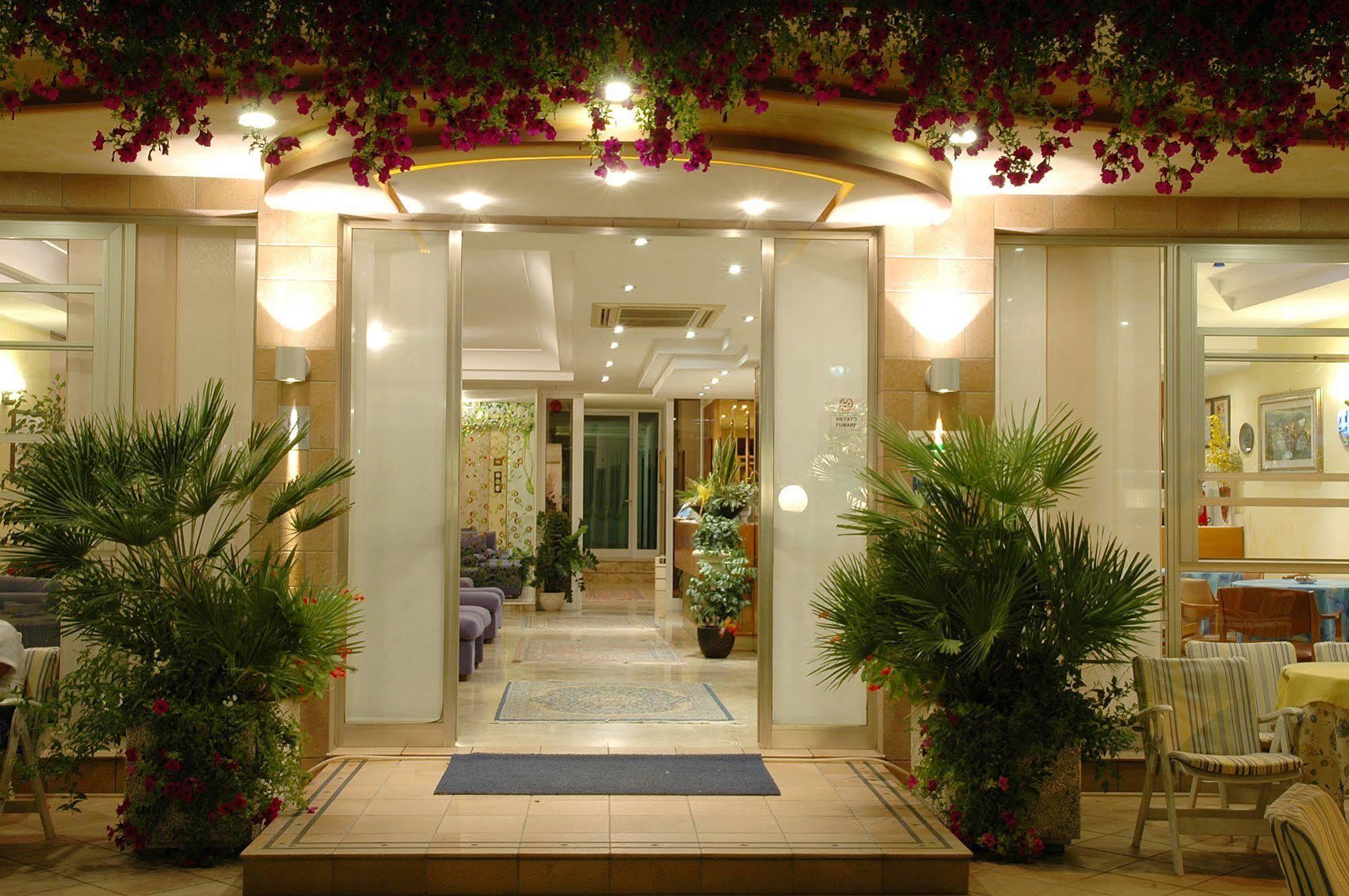 בלריה-איגאה מרינה Hotel Adele מראה חיצוני תמונה