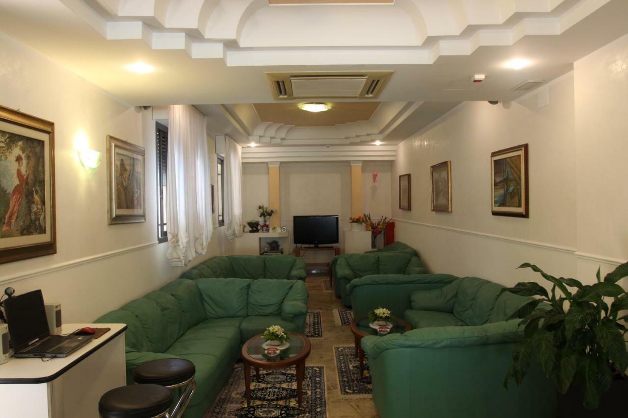 בלריה-איגאה מרינה Hotel Adele מראה חיצוני תמונה